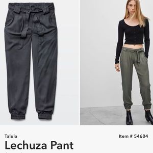 Aritzia Talula Lechuza Pants size 00